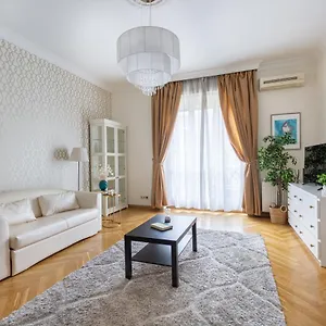 https://gde-kroly-apartmant.inbudapesthotels.com